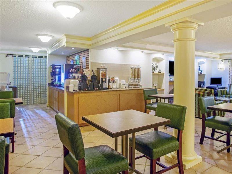 La Quinta Inn By Wyndham Victoria Extérieur photo