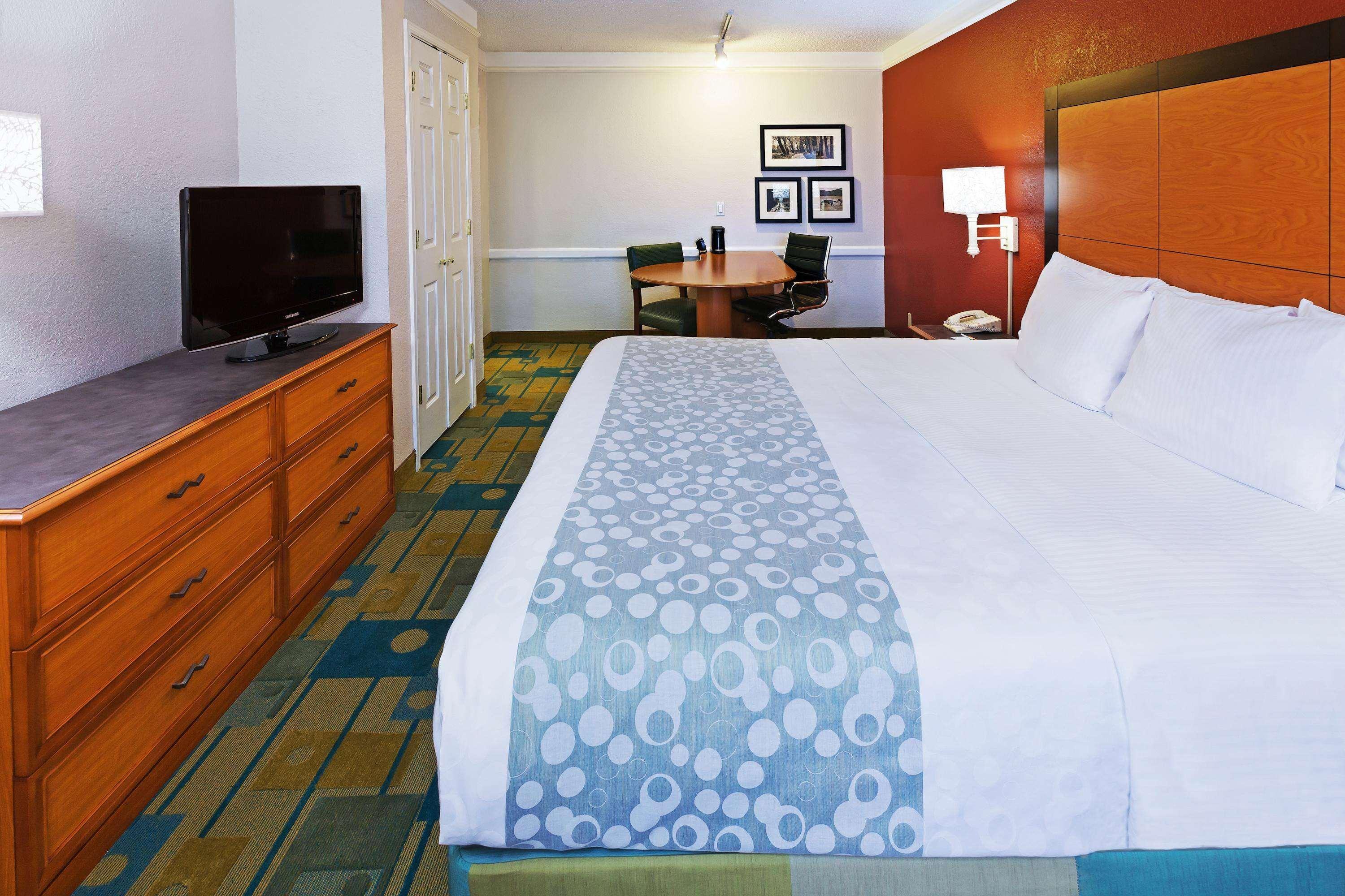 La Quinta Inn By Wyndham Victoria Extérieur photo