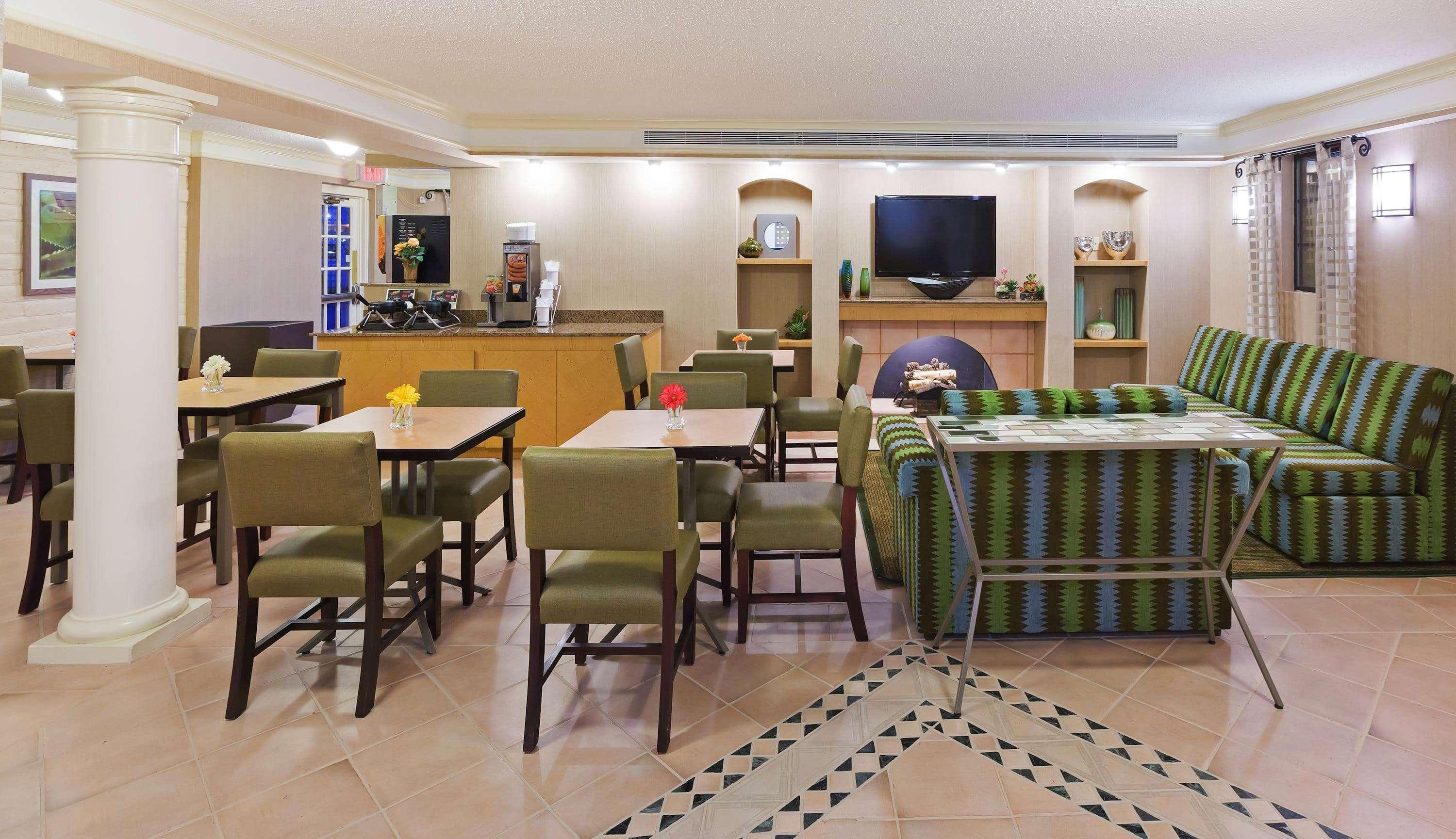 La Quinta Inn By Wyndham Victoria Extérieur photo