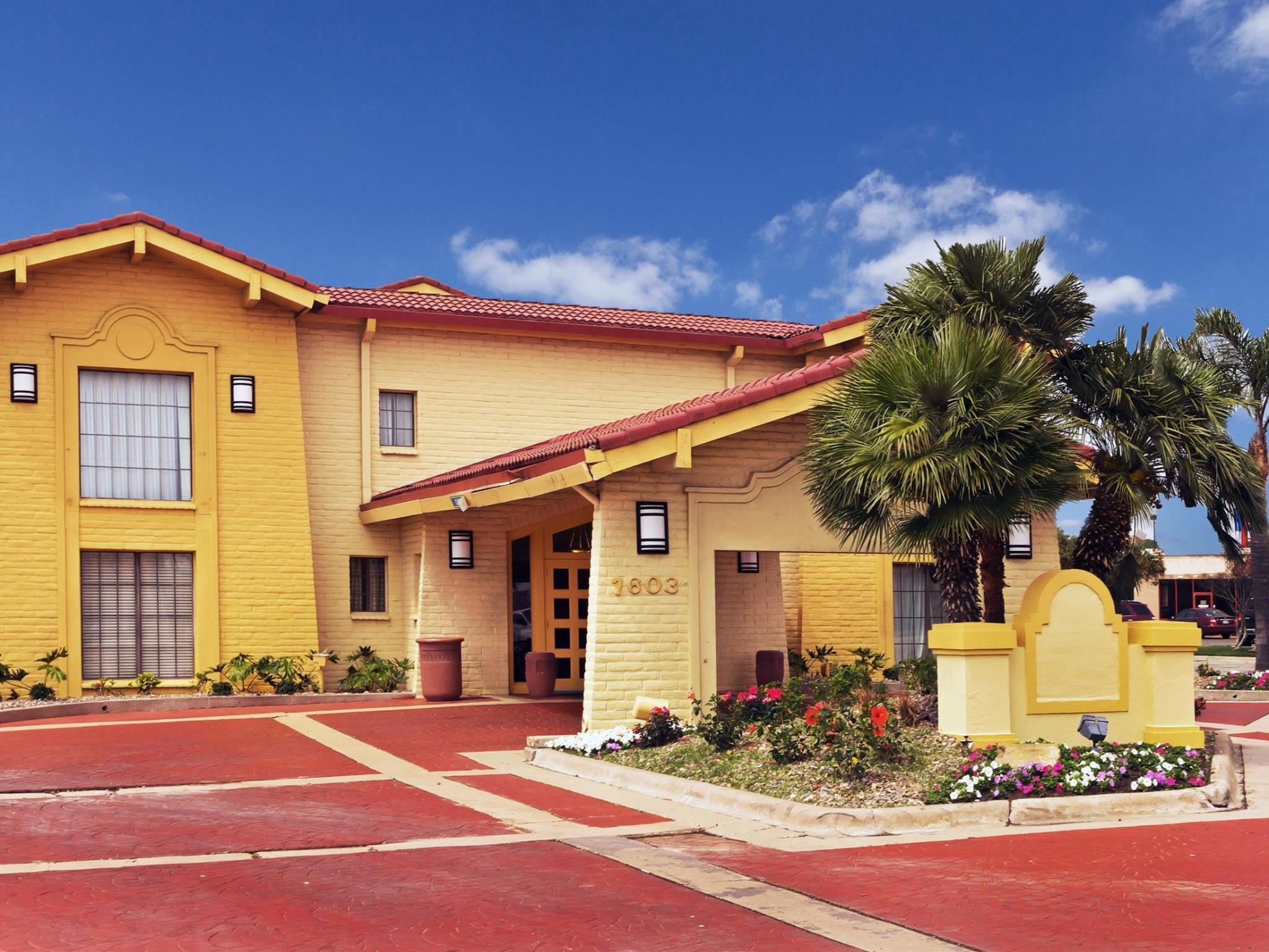 La Quinta Inn By Wyndham Victoria Extérieur photo