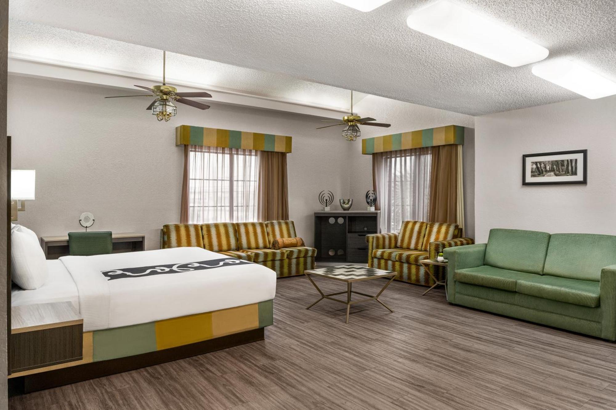 La Quinta Inn By Wyndham Victoria Extérieur photo