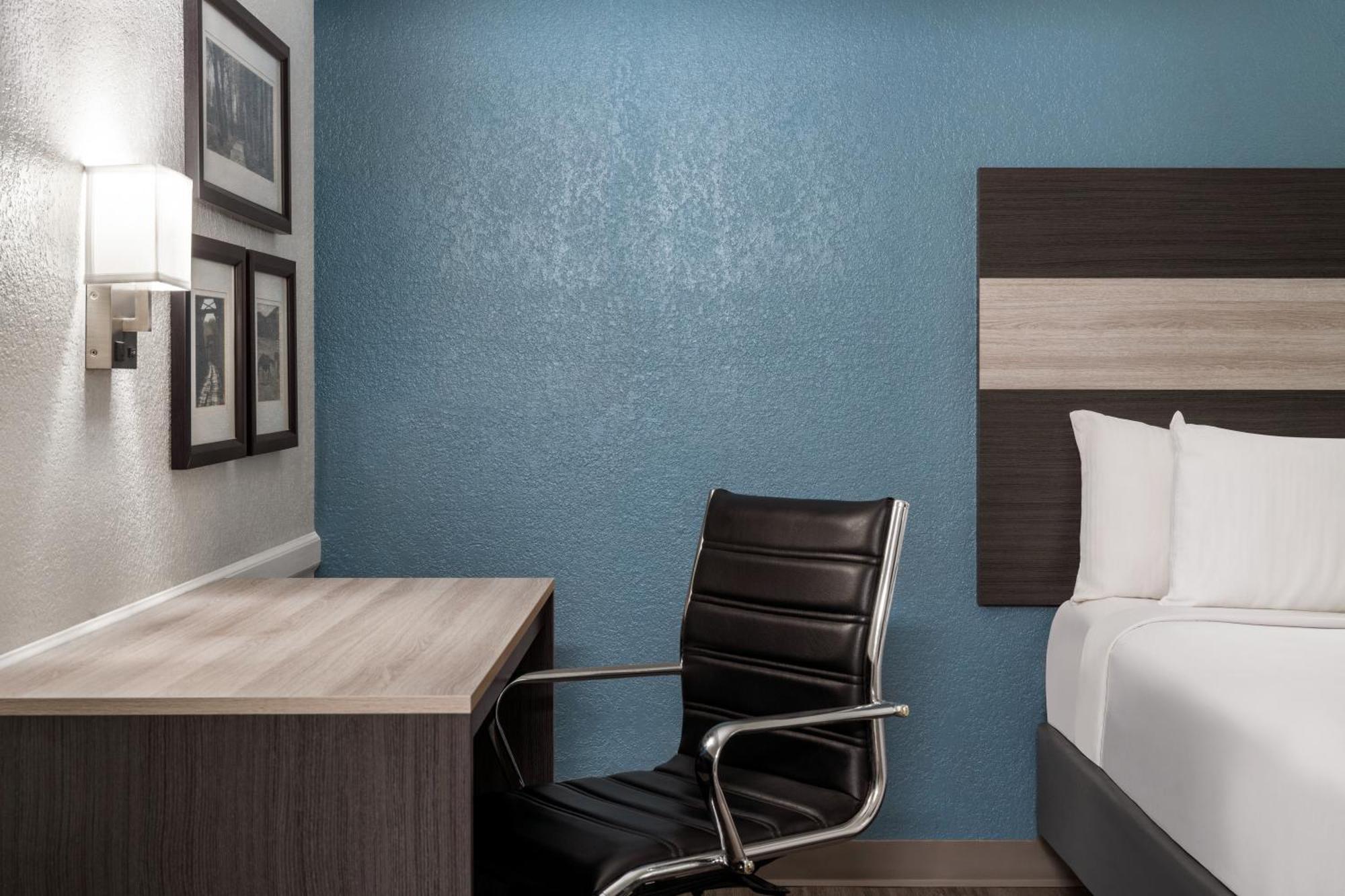 La Quinta Inn By Wyndham Victoria Extérieur photo