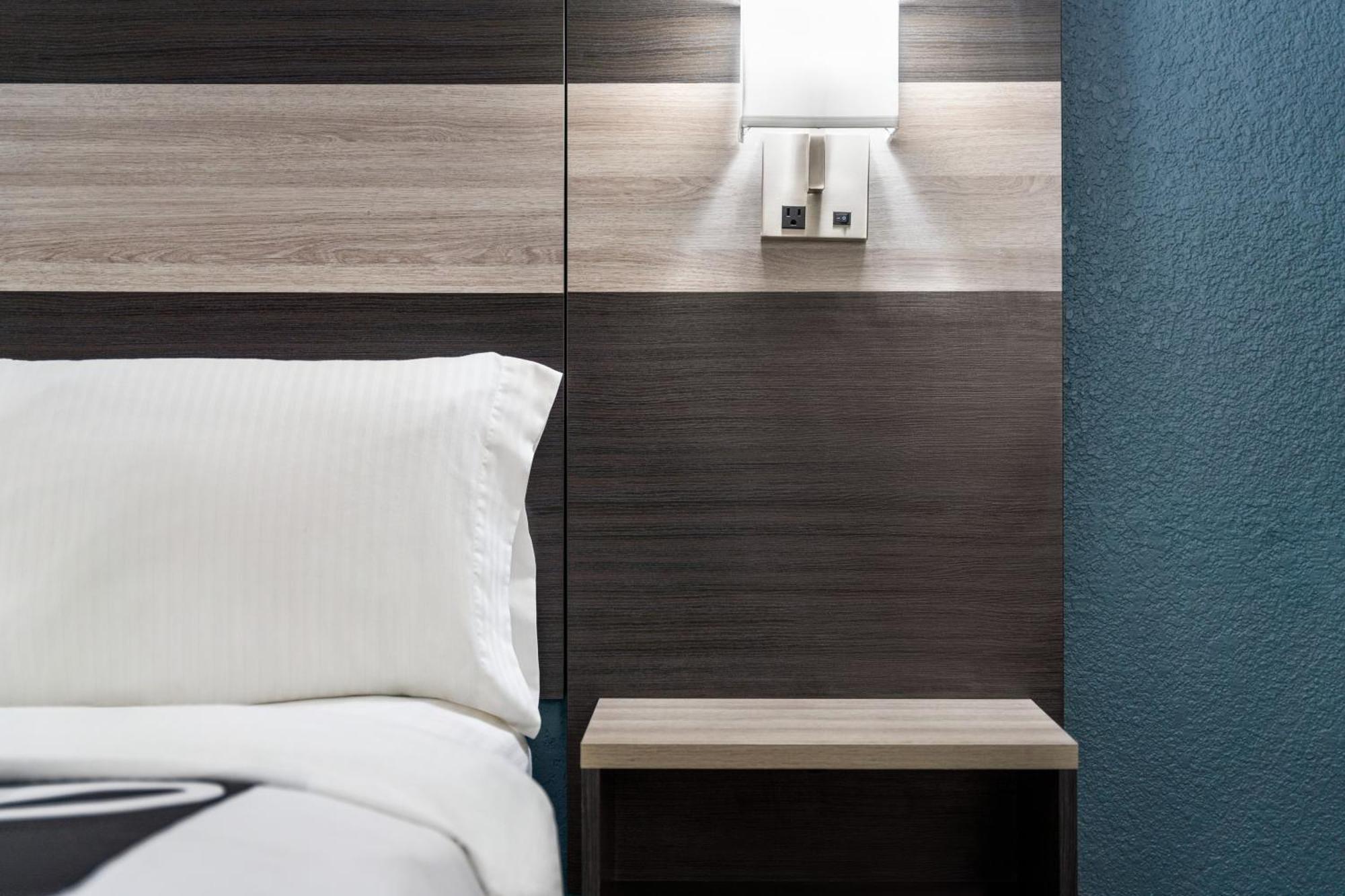 La Quinta Inn By Wyndham Victoria Extérieur photo