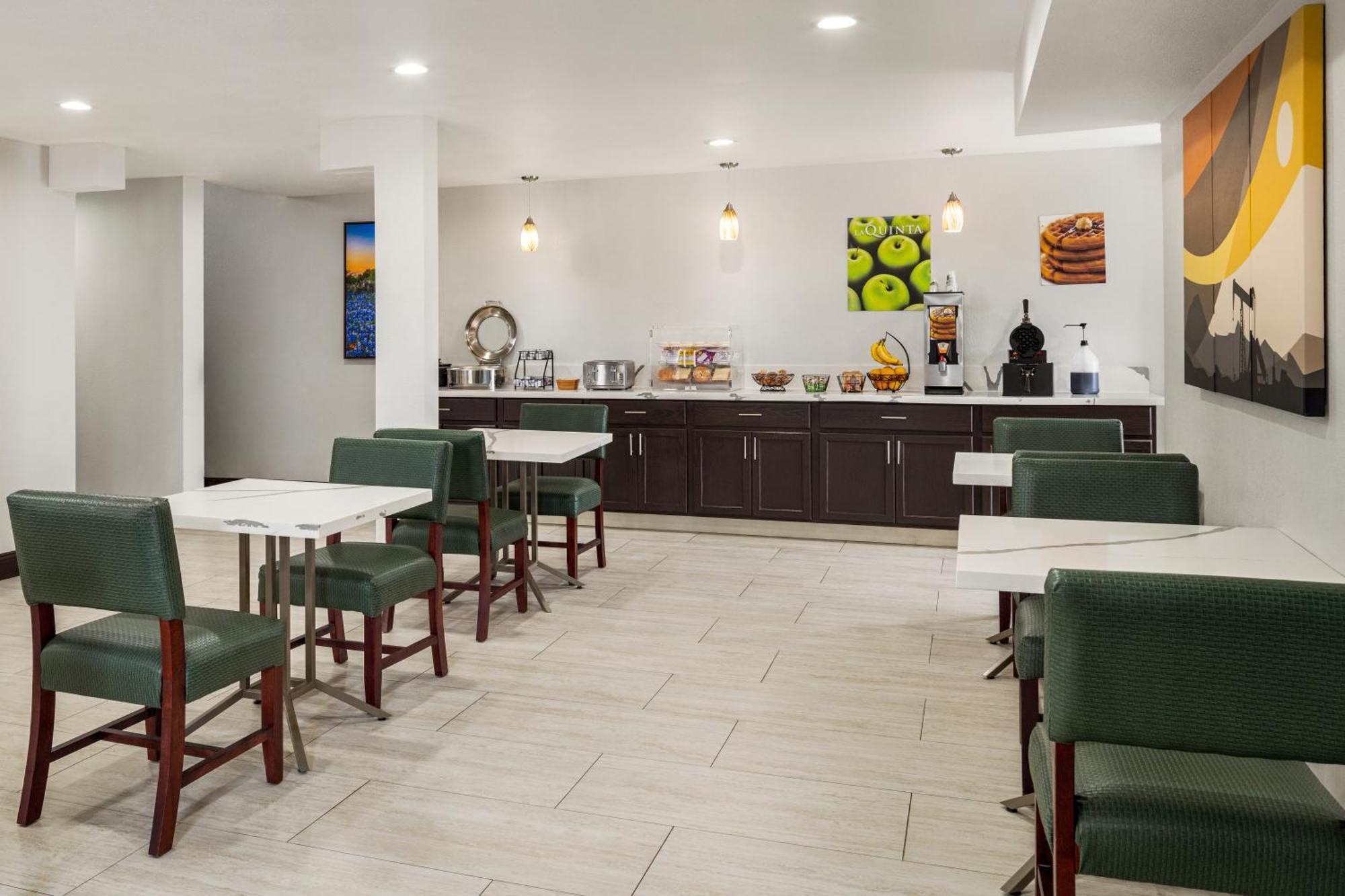La Quinta Inn By Wyndham Victoria Extérieur photo