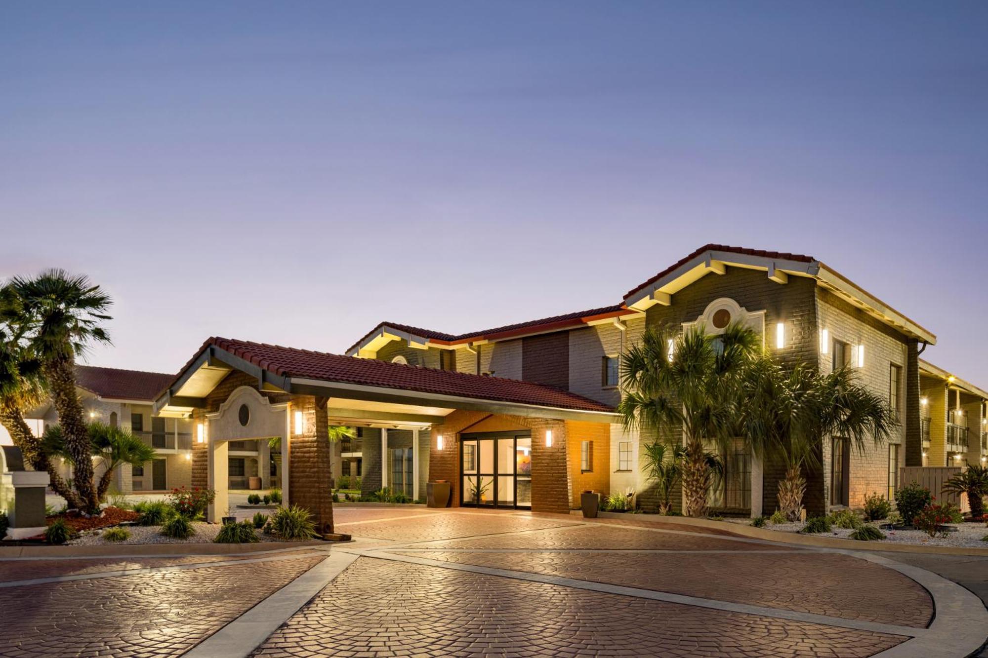La Quinta Inn By Wyndham Victoria Extérieur photo